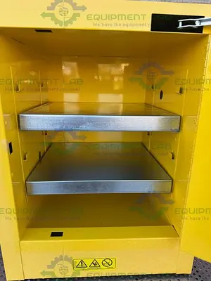 USED JUSTRITE 4 GALLON FLAMMABLE LIQUID STORAGE CABINET W/ SOFT CLOSE DOORS, KEY