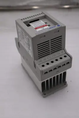 ALLEN BRADLEY 160-BA03NPS1 AC 1HP 380-460V-AC 0-240HZ DRIVE #H384A