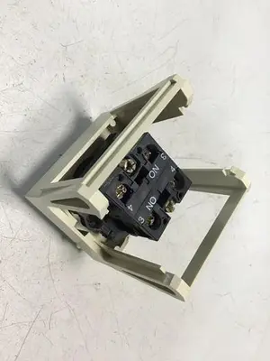 USED TELEMECANIQUE ZB2-BE101
