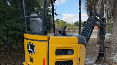 USED 2022 Deere 26G