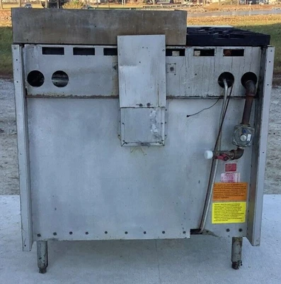 152-0390 Castle F330 24" 2 Burner Char-Broiler with 1 Oven