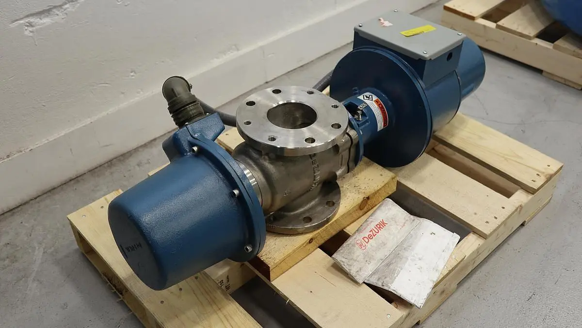USED DEZURIK 4"
