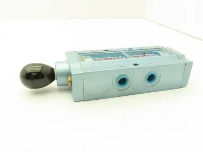 Honeywell Skinner S3B0BCX2 Pneumatic Directional Hand Lever Valve 5/2 Pos 1/4"