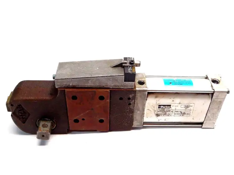 Used Parker/ Destaco/ Balluff P82G63-3100U 82G6N-631E603-0099A Pneumatic Cylinders Michigan US | Maverick Industrial Sales #1410783