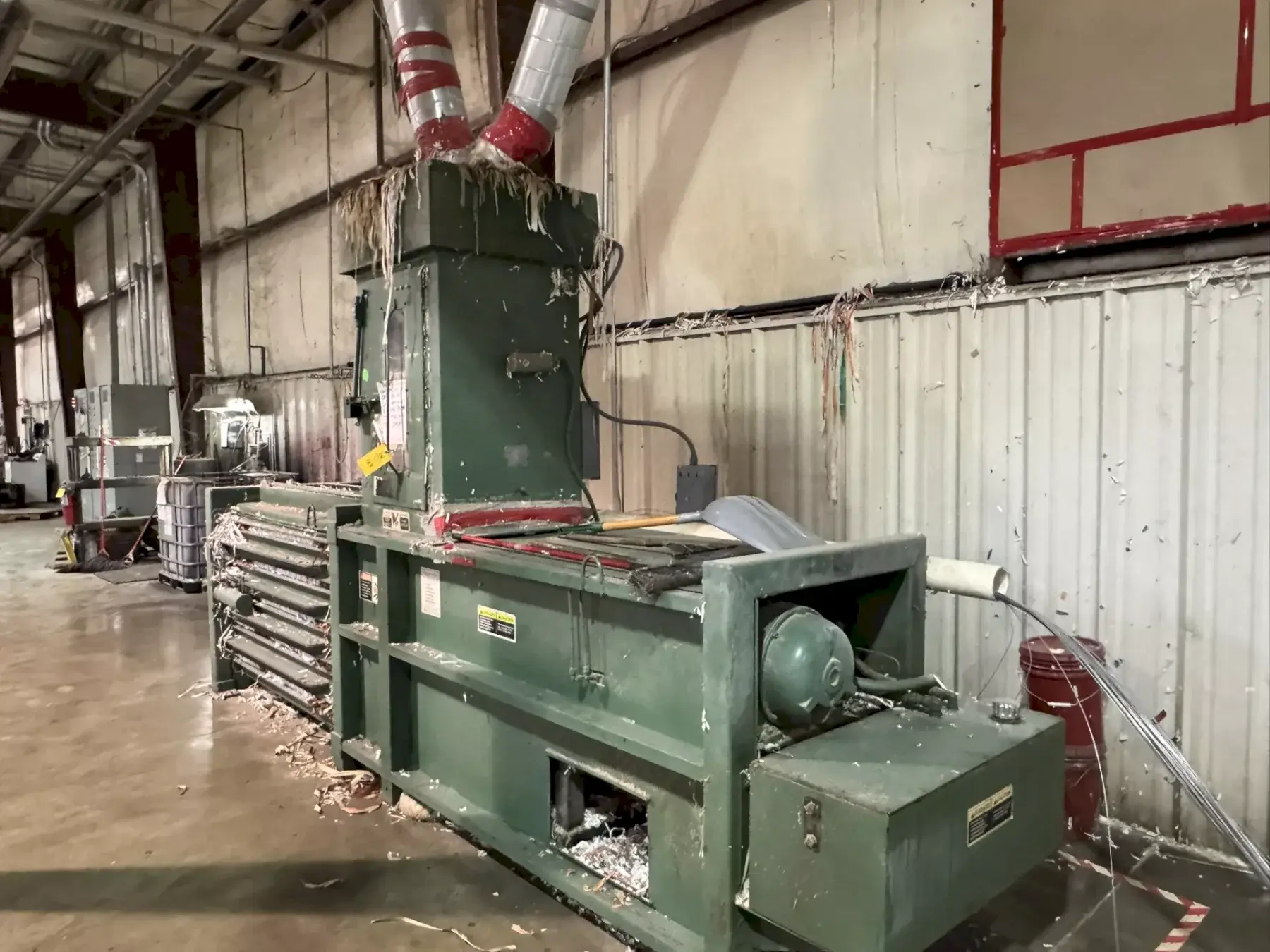 30" X 42" BALEMASTER MODEL #360A CLOSED DOOR HORIZONTAL HYDRAULIC BALER: YOBRO #25089