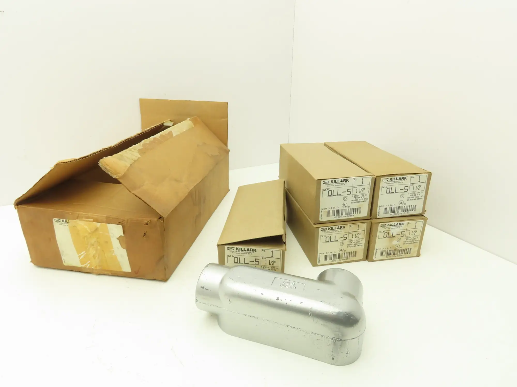 Hubbell OLL-5 LL Conduit Body Connector Size 1-1/2" 3-#1/0 AWG Lot of 5
