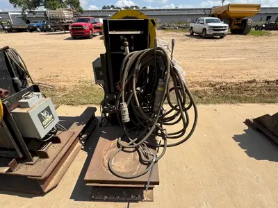 1,250 LB STINGER MODEL #P-1250 PIPE WELDING POSITIONER WITH 30" GRIPPER CHUCK: YOBRO #25216