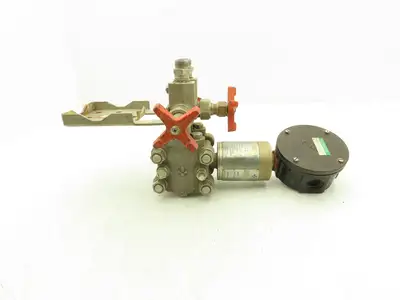 Gould PD3000-200-32-21-XX-61 Pressure Transmitter 30VDC 2000psi w/Manifold Valve