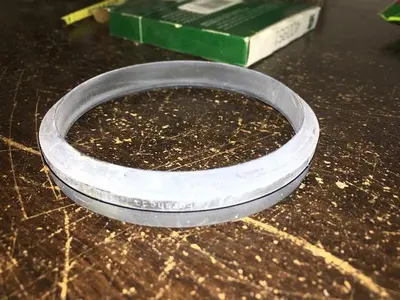 New | in-Stock CR INDUSTRIES OIL SEAL - 400951 Seals & Gaskets Pennsylvania US | East West Machinery & Drilling #1416600