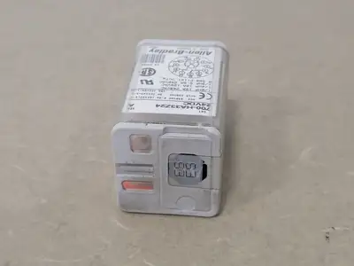 USED ALLEN-BRADLEY 700-HA33Z24