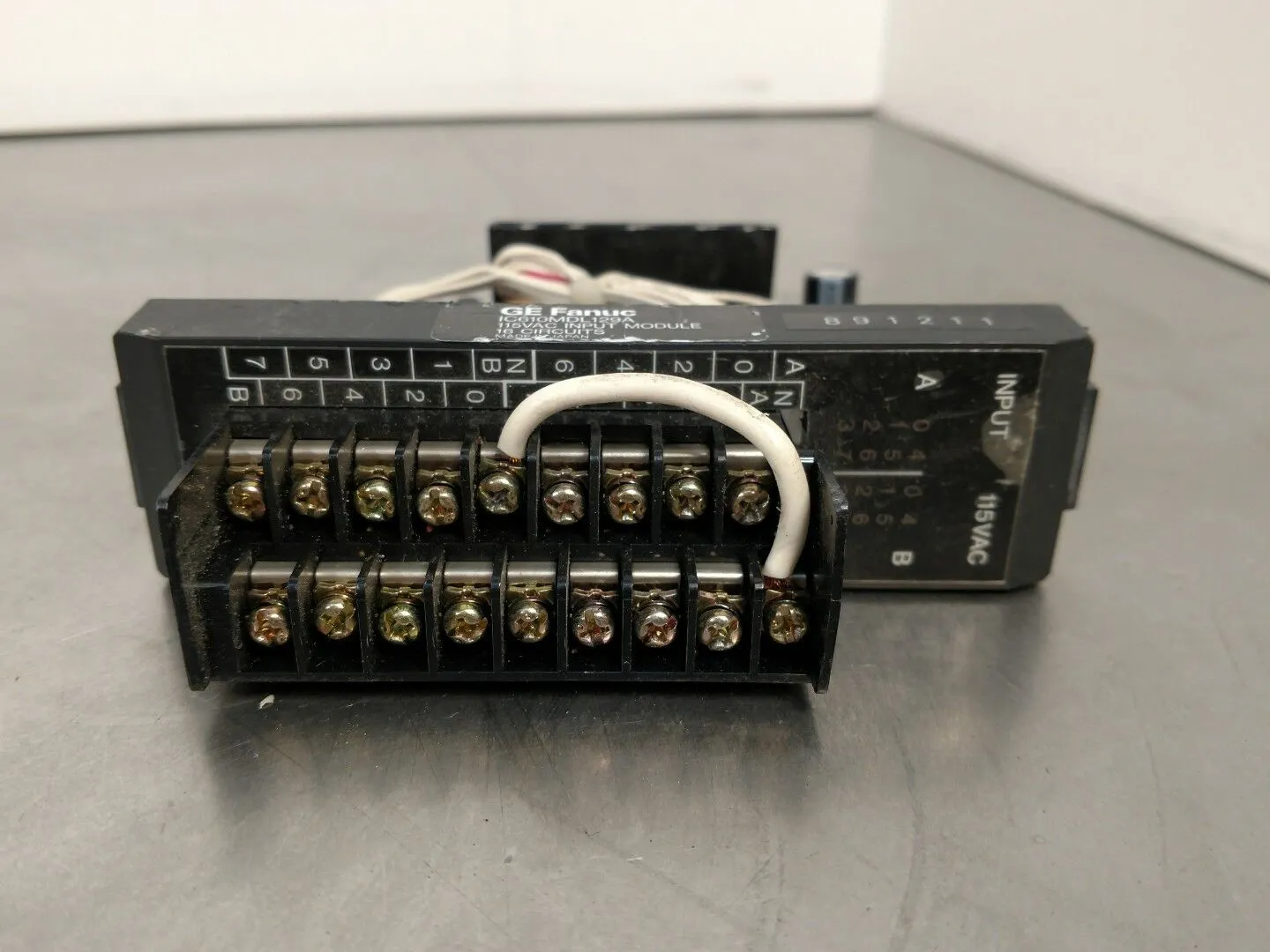GE FANUC IC610MDL129A 115VAC Input Module 8-Circuits w/ Terminal Block 3F