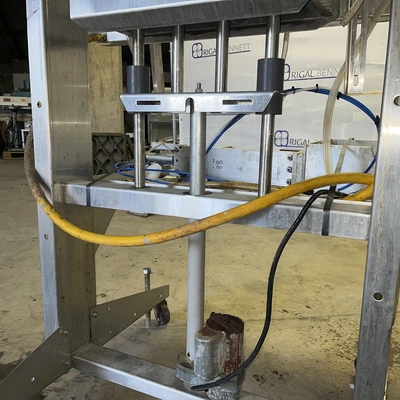 6 Head ELF Filler with feed tanks & container link belt conveyor