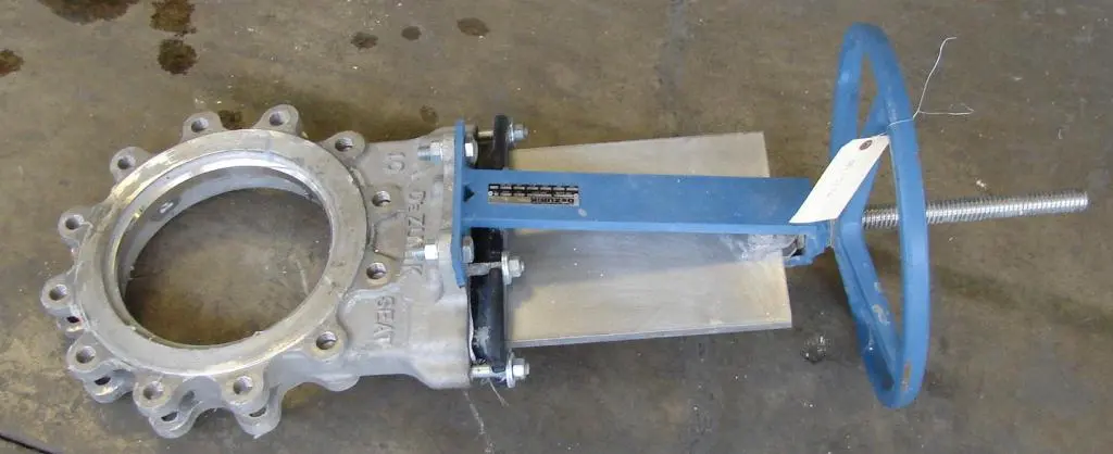 SPC4136  Valve 10" Dezurik gate valve, manual operation, 304 SS
