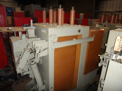 General Electric AM-13.8-1000-4H Magne Blast Circuit Breakers