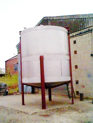 9,000L Stainless Steel Enclosed Tank.
