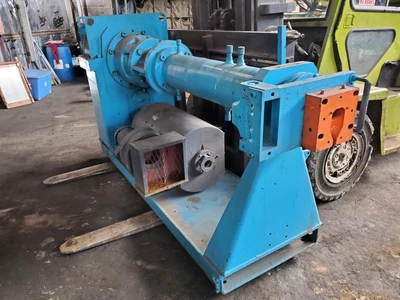 NRM 4 1/2" Rubber Extruder