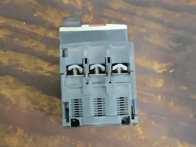 USED SCHNEIDER ELECTRIC GV2ME07