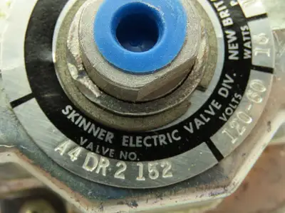 Honeywell Skinner A4DR2152 Solenoid Valve 3-Way NC 120V 150 PSI 1/4" NPT