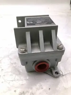 Square D Type FR2H Series B Hazardous Locations Type 3R Manual Starter 115/240V