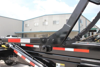 New | in-Stock 2027 MACK MD7 Rolloff Trucks Texas US | Roll Off Truck World #1491891