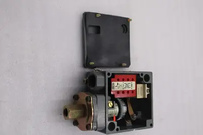 NEW OPEN BOX SQUARE D 9012 GAW-5 SER C PRESSURE SWITCH STOCK 5495