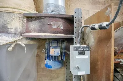 USED DUSTEK 750, 7.5 HP, 6-BAG DUST-COLLECTOR