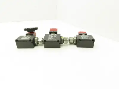Omron D4NS-6DF Safety-Door Switch IP67 Lot of 3
