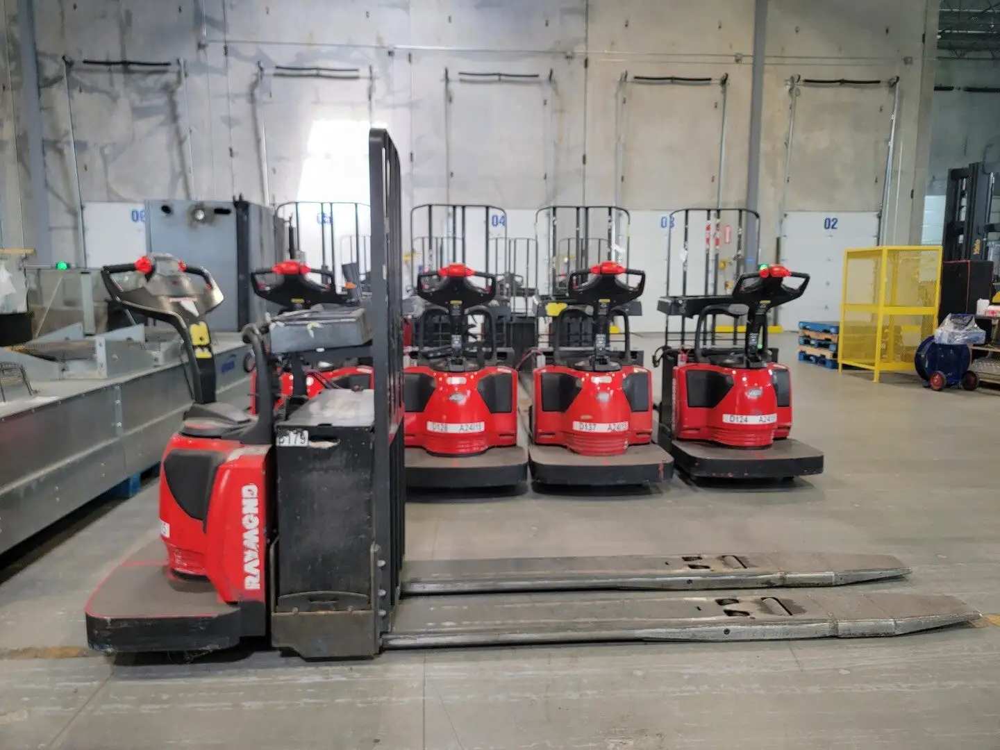 USED RAYMOND 8410