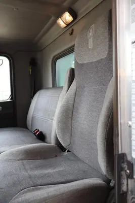 2013 KENWORTH GVWR 25,000 BOX TRUCK | Levy Recovery Group (14)