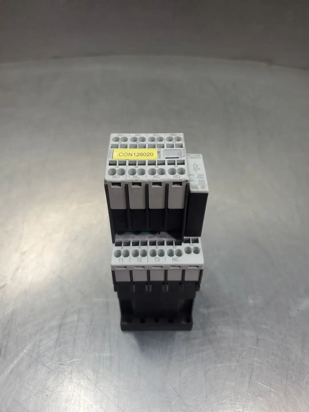 Contactor 3RT10162BB42 Contactor w/3RH19112FA22 Block. 4E51