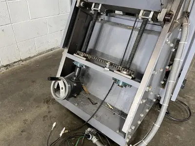 USED 2013 THIELE TECNOLOGIES / UNIVERSAL ZP30A