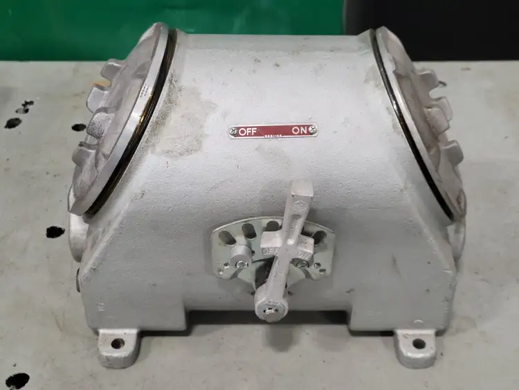 Used CROUSE-HINDS FLS30364-1-33 Switchgears British Columbia CA | Lenmark #244656
