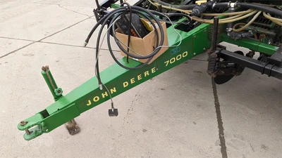 USED JOHN DEERE 7000
