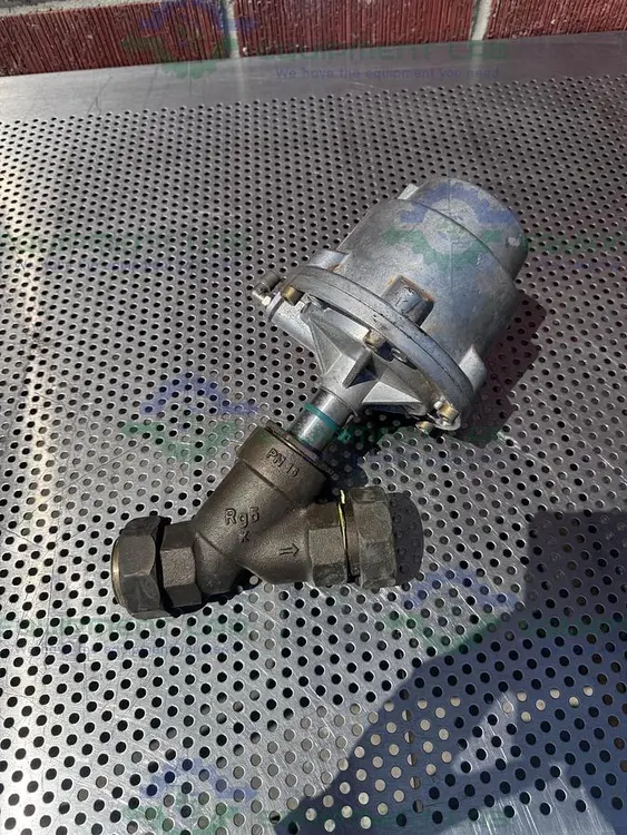 Used GEMU 514/40/D195 PNEUMATIC ANGLE SEAT VALVE, PST 4-10 180°C W/ 1 1/2" FITTING Valves/Fittings California US | Equipment Lab #485724