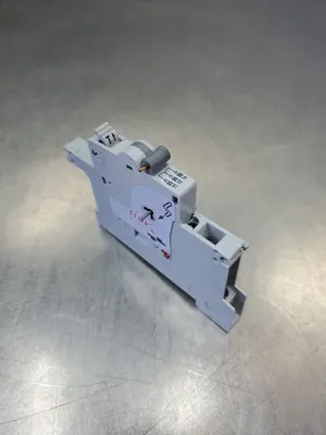 GE CA S/H 399/900124 671604 AUXILIARY CONTACT 240V 5 AMP 5A. 4A-3