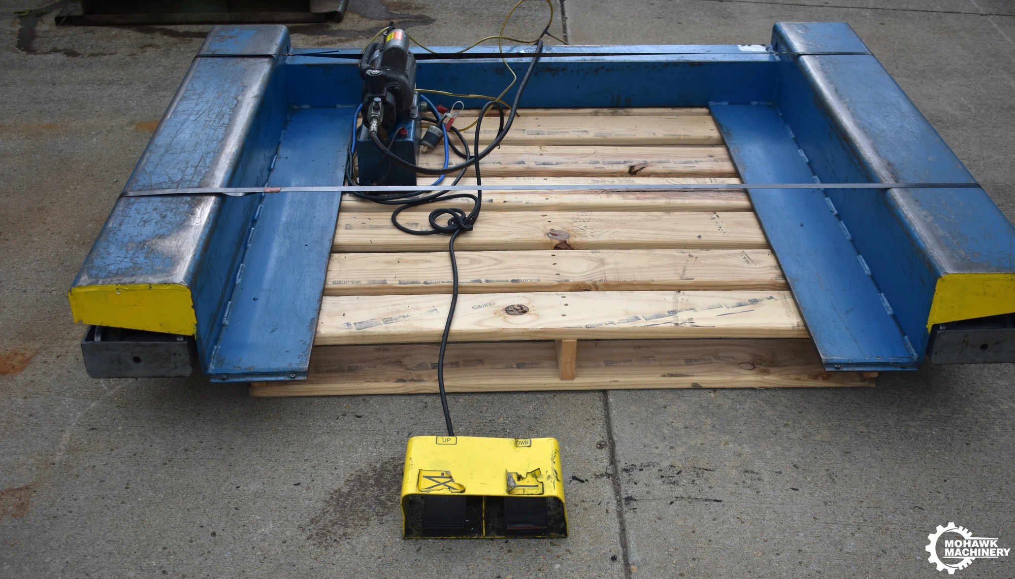 2000 LBS SOUTHWORTH "LS2-35" FLOOR-LEVEL LOW-PROFILE HYDRAULIC SCISSOR LIFT TABLE w/48” x 50” PLATFORM