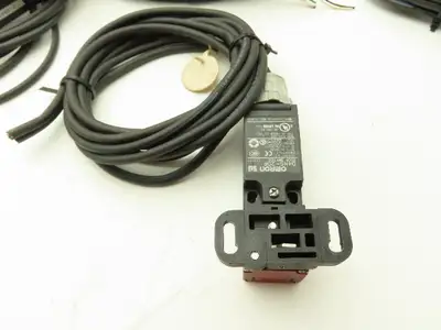 Omron D4NS-2DF Safety Door Switch 3A 240VAC/0.27A 250VDC Lot of 13