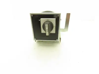 Siemens 3RV1946-2B Rotary Mechanism  Circuit Breaker 30A 600V W Interlocking Kit