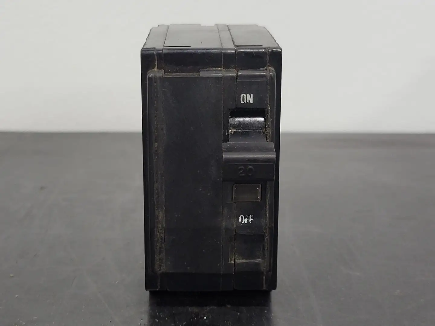 Used SQUARE D QO220 Switchgears British Columbia CA | Lenmark #243371