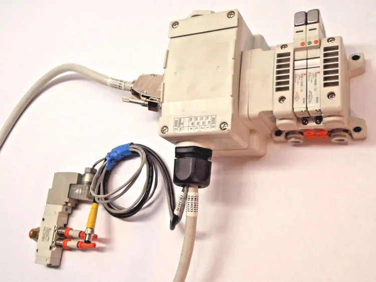 Used SMC VV5QC11 Parts (Hydraulics and Pneumatics) | Maverick Industrial Sales #1115765