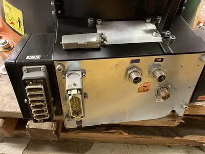 Used 2010 KUKA KR 100-2 PA 4 AXIS PALETTIZING ROBOT W/KRC 2 ED05 CONTROLLER Robots | Harbor Machinery Inc. #1283288