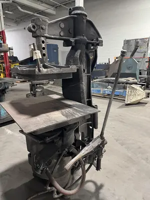 USED OSBORN 214 PJ, JOLT SQUEEZE MOLDING PRESS