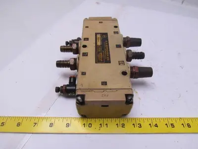 CA Norgren P71kA06 5-Port Air control valve 1/2" NPT ports