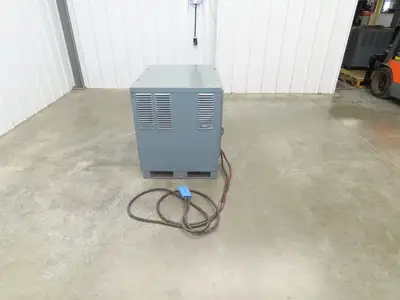 Hobart 725C324 Forklift Battery Accu-Charger 48V 601-725Ah 145A 208/240/480V 3Ph