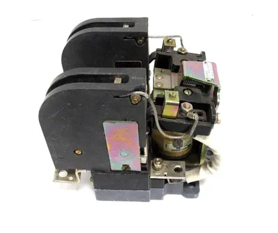 NEW CUTLER HAMMER ME320D CONTACTOR 30B4376G09 230VDC 7856A36H01