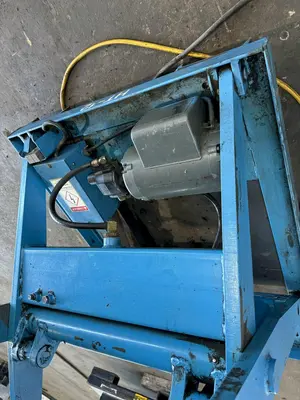 3,000 LB X 36" X 36" SOUTHWARK LIFT TABLE. STOCK # 0894824.