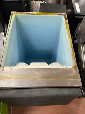 Used Hoshizaki Used Hoshizaki B-300PF 22" Ice Storage Bin with Galvanized Steel Finish 300lb Restaurant Storage Containers Illinois US | Falcon Restaurant Supply #1375749