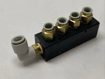 PCM20-250-04B | Polyconn  Pneumatic Manifold, 4x 1/4" NPT Out , 3/8"NPT IN - Used