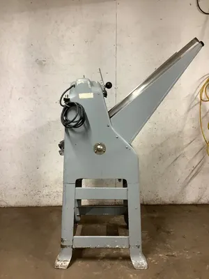 152-0548 Oliver 797 Bread Slicer
