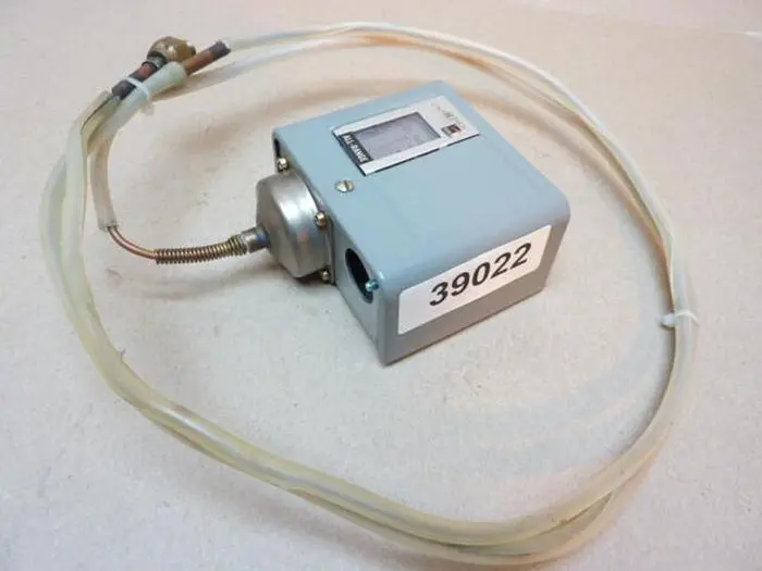 Used JOHNSON CONTROLS P70AB-2 Relays & Switches Michigan US | Ideal Machinery #712061